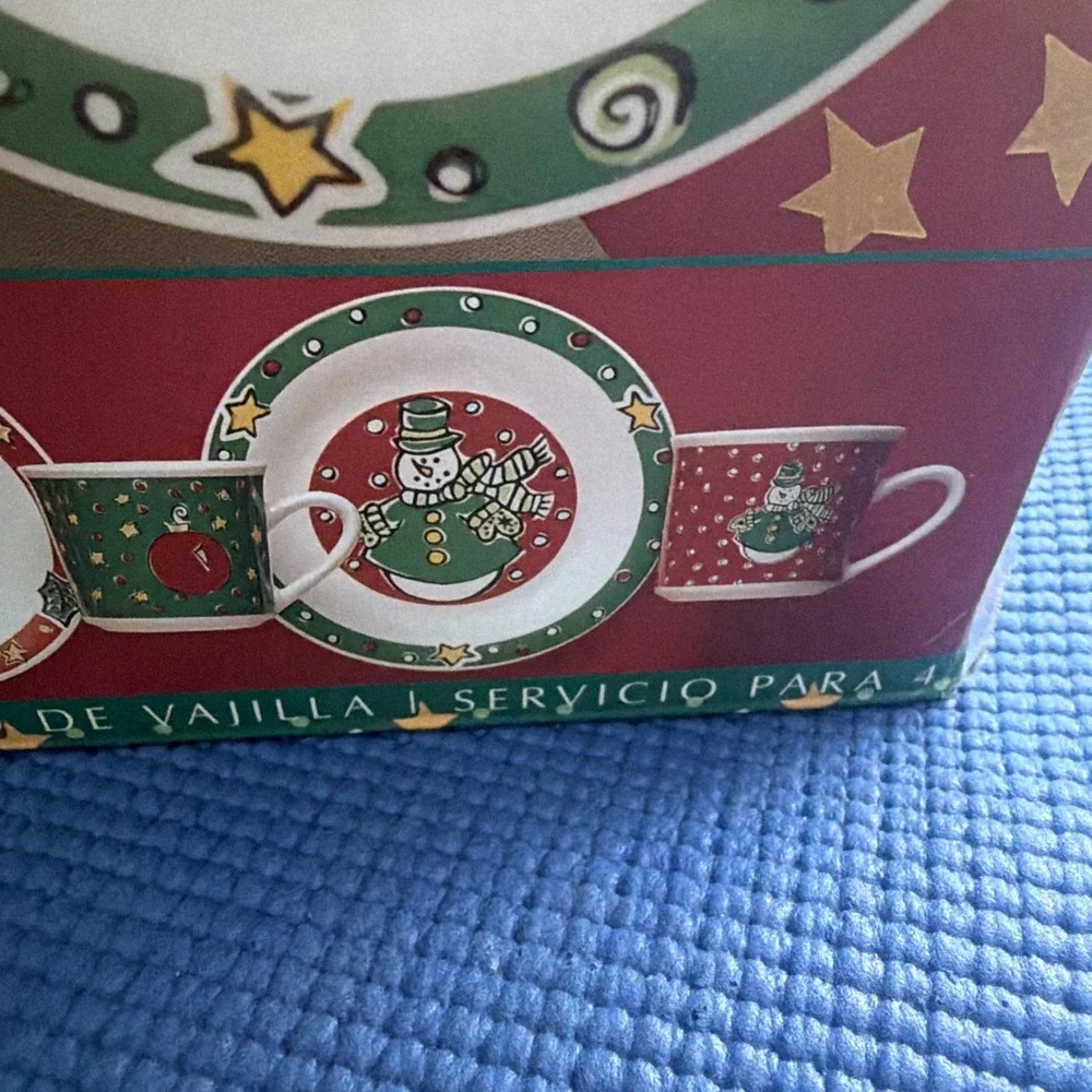 NEW Gibson Christmas Treasures Holiday Dinnerware 20pc Set Serving 4 W/Box Vtg